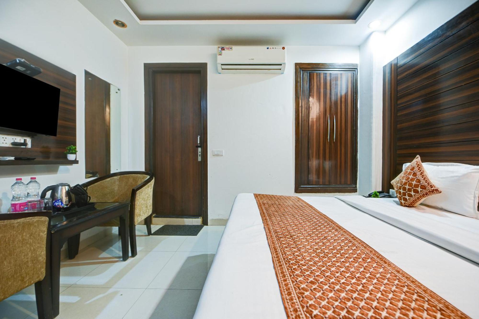 Hotel Airport Devrana New Delhi
